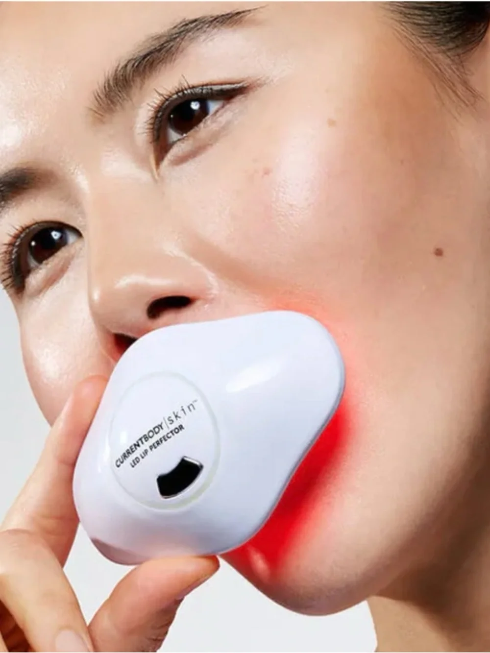 CURRENTBODY Skin LED Lip Perfector with Carry Pouch - White - Picture 4 of 5